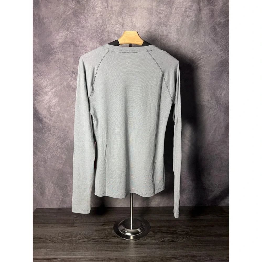 Spyder Active NWT Gray Striped Base Layer Top Women's Size Medium - Picture 2 of 10
